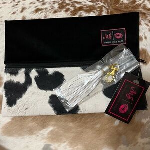 NWT Makeup Junkie size medium Black and White Clutch